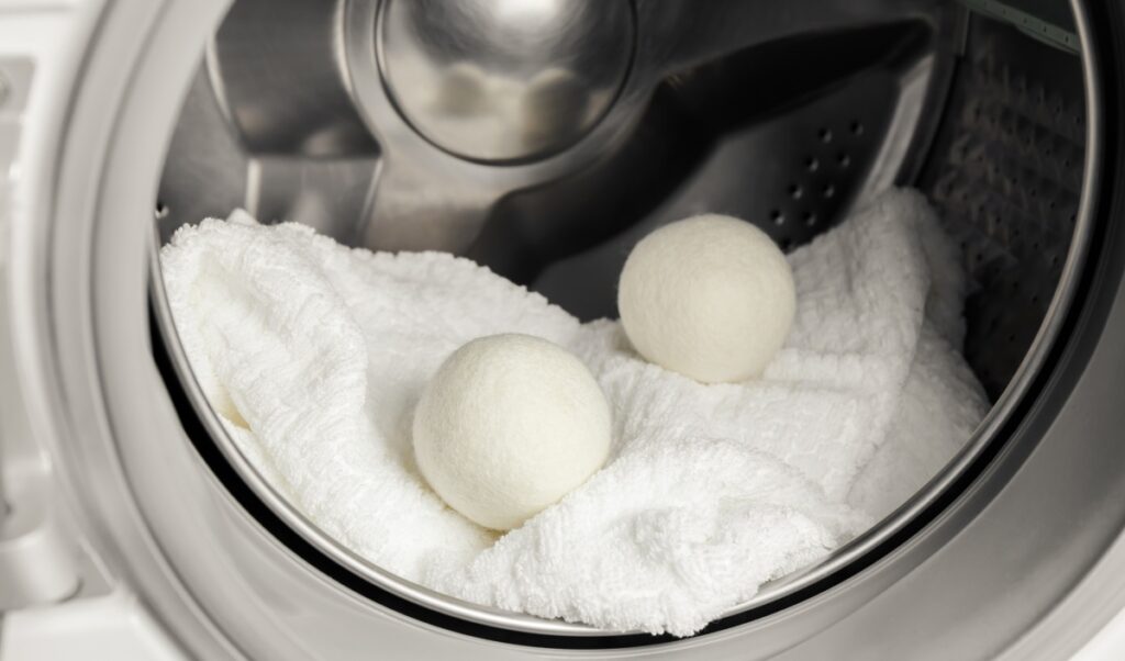 How to Use Dryer Balls with Essential Oils featured image