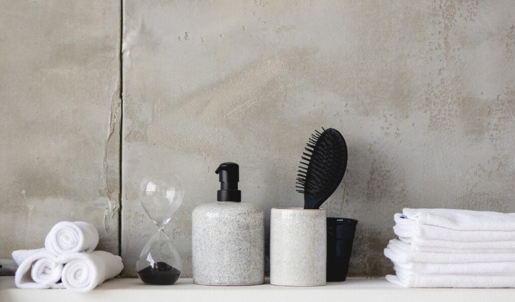 Bathroom utensils with white towels