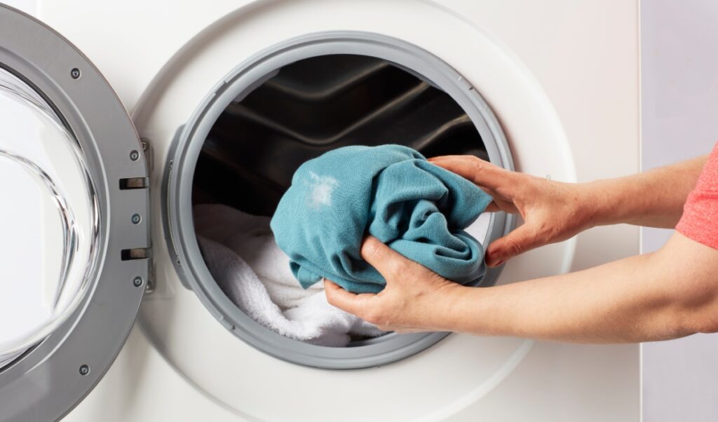 How to get laundry detergent stains out of clothes Featured Image